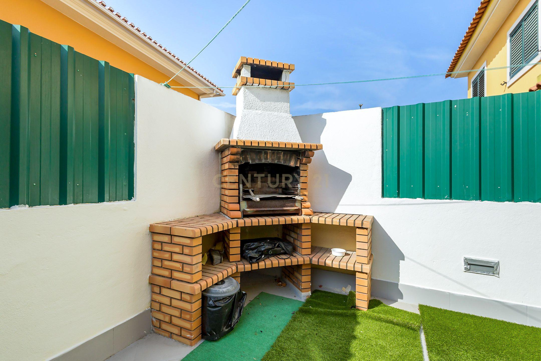 Fotografia 8 de Moradia em Banda T3+1 com quintal e garagem em Zona Tranquila – Bacelos de Gaio, Seixal