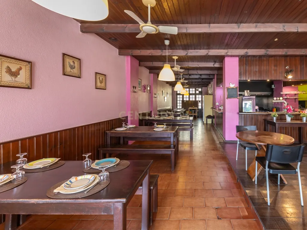Restaurante "República dos Frangos" – Oportunidade Única em São João, Junto à Praia - Image 13