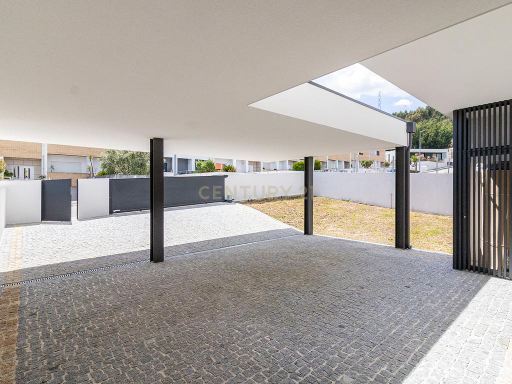 Moradia Gaveto T3 + Escritório | Luxo, Conforto e Vista Incrível – Póvoa de Lanhoso - Image 10