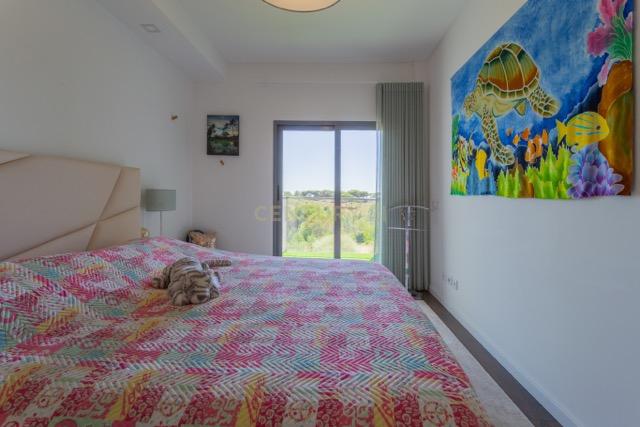 Luxuoso apartamento T3 duplex com Vista Panorâmica em Quinta de Santa Teresa, Charneca de caparica - Image 14