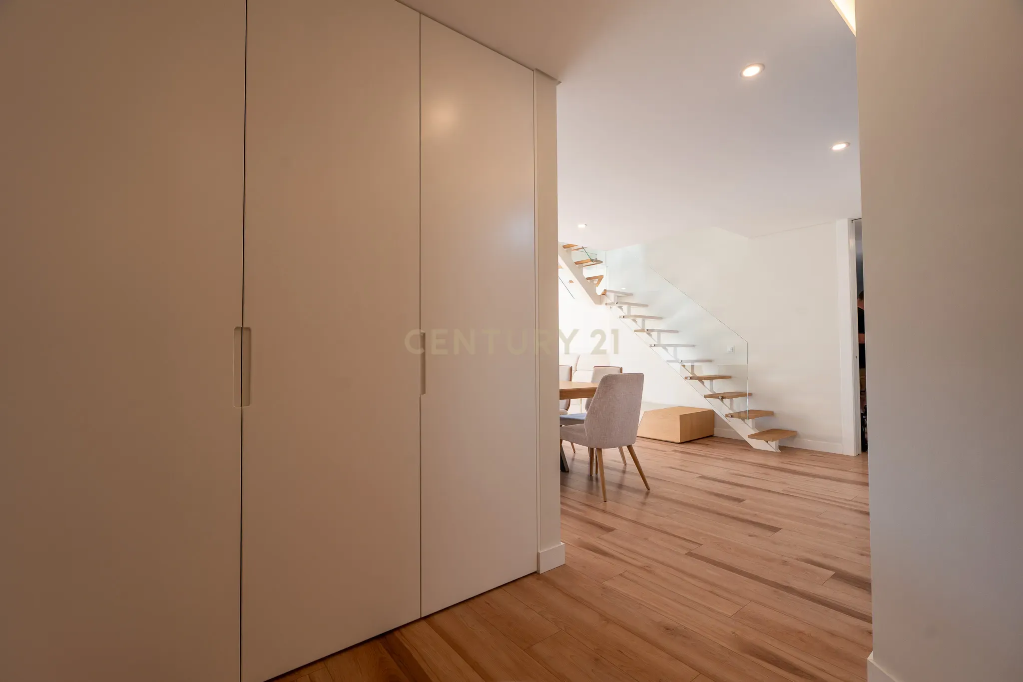 Apartamento T3+1 duplex, com terraço e estacionamento, no centro da cidade de Torres Vedras - Image 7
