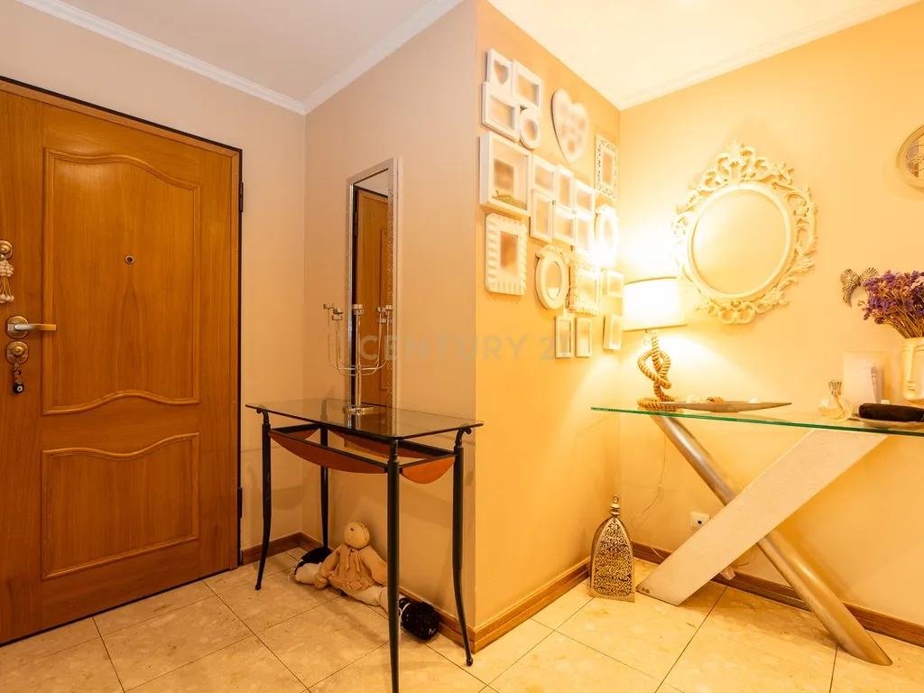 Apartamento T3 com Parqueamento – Quinta Nova, Odivelas - Image 3