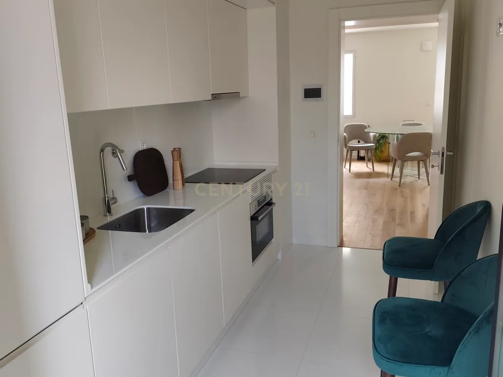 Excelente Apartamento T2 bastante Central no Areeiro com Jardim Privativo - Image 14