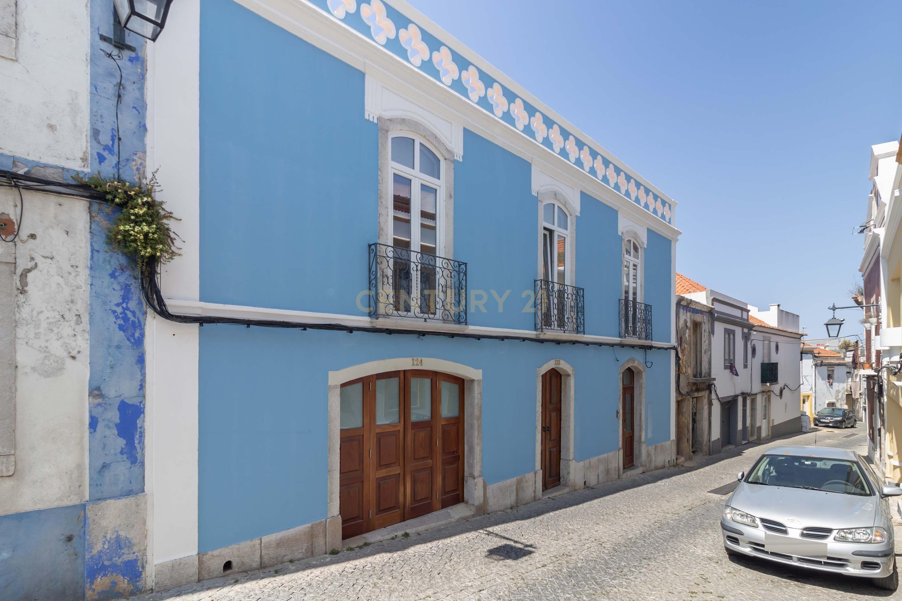 No centro de Palmela, uma casa com historia! - Image 1