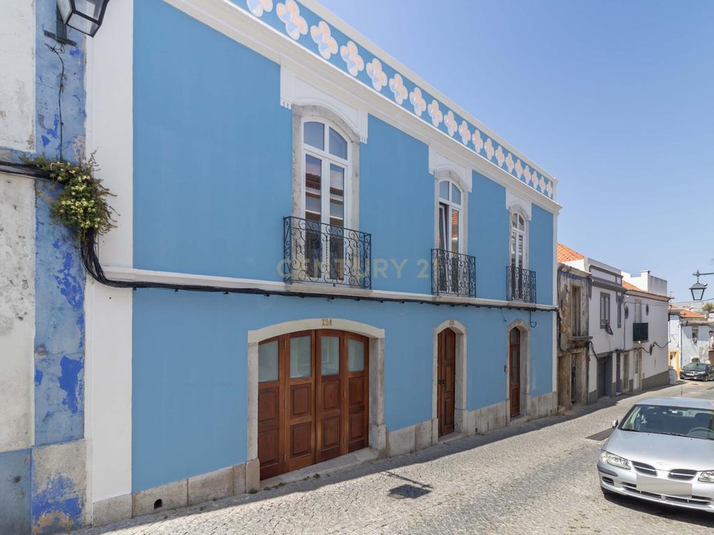 No centro de Palmela, uma casa com historia! - Image 1