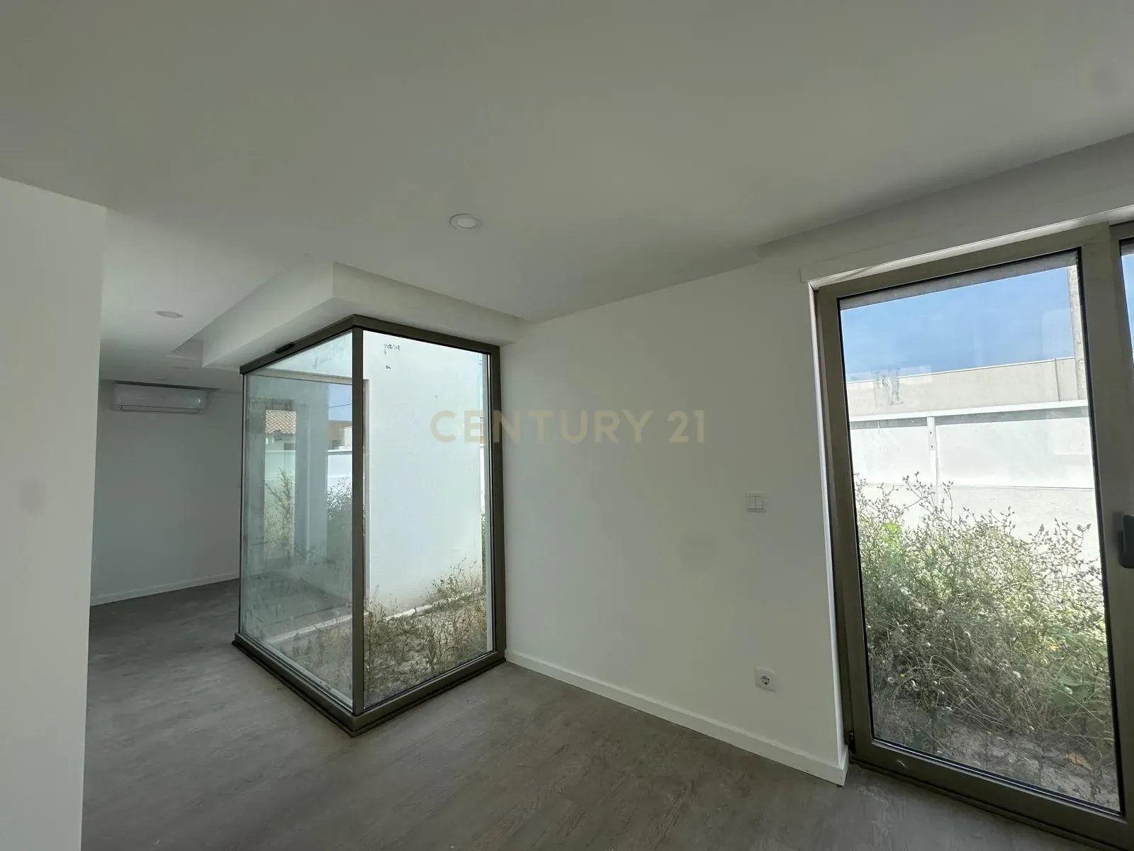 Fotografia 5 de Casa Nova em Cacia, Aveiro - 4 Quartos e Jardim Privado