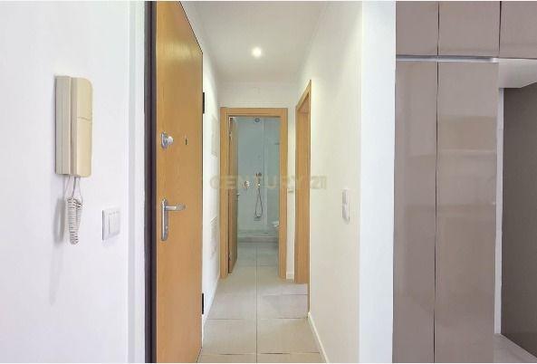 Fotografia 10 de Apartamento T1 Remodelado no Centro da Amadora