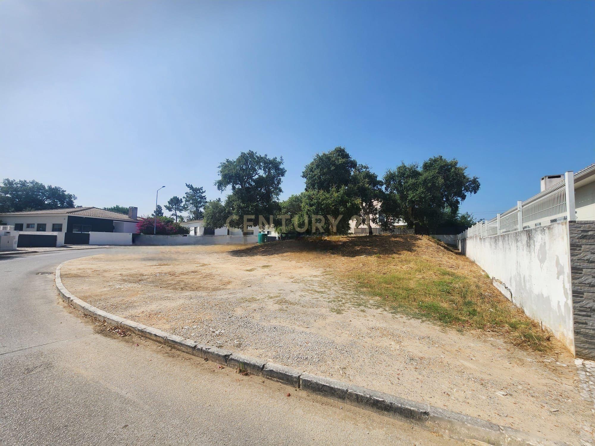Fotografia 5 de Lote de gaveto na Rua dos Eucaliptos - Quinta da Serralheira, Setúbal