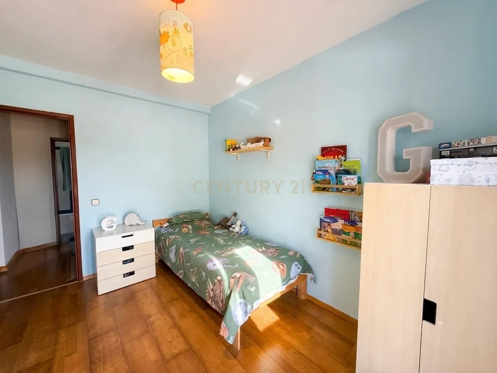 Moradia T4 em Vendas de Azeitão com jardim - Oportunidade - Image 17