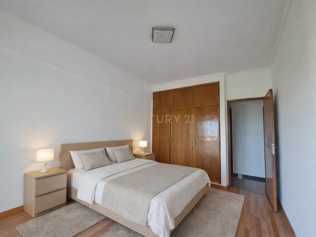 Apartamento T3 com 121m2 para arrendamento no Areeiro, Lisboa - Image 3