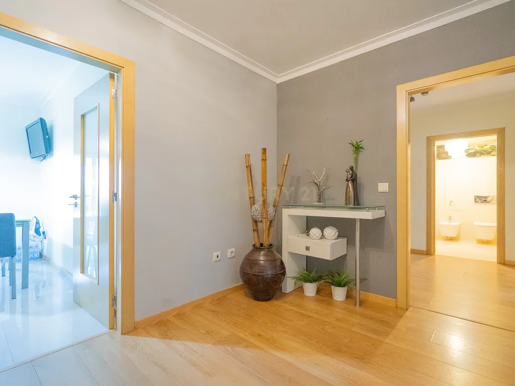 Apartamento T3 - Seminovo - C/ garagem - Image 8