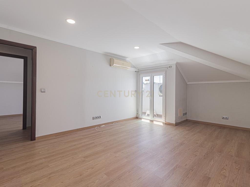 Moradia T4 em Vila Nova - Bucelas - Image 43