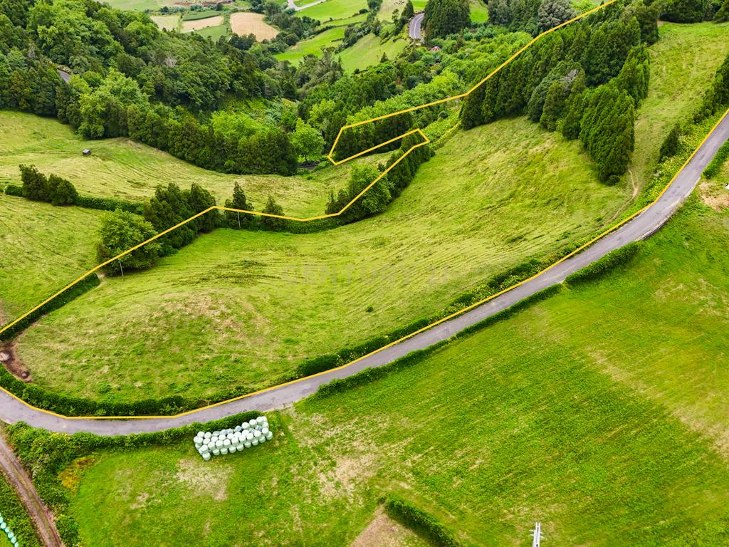 🌿 Terreno Agrícola com 21.135 m² – Faial da Terra, Povoação 🌿 - Image 8