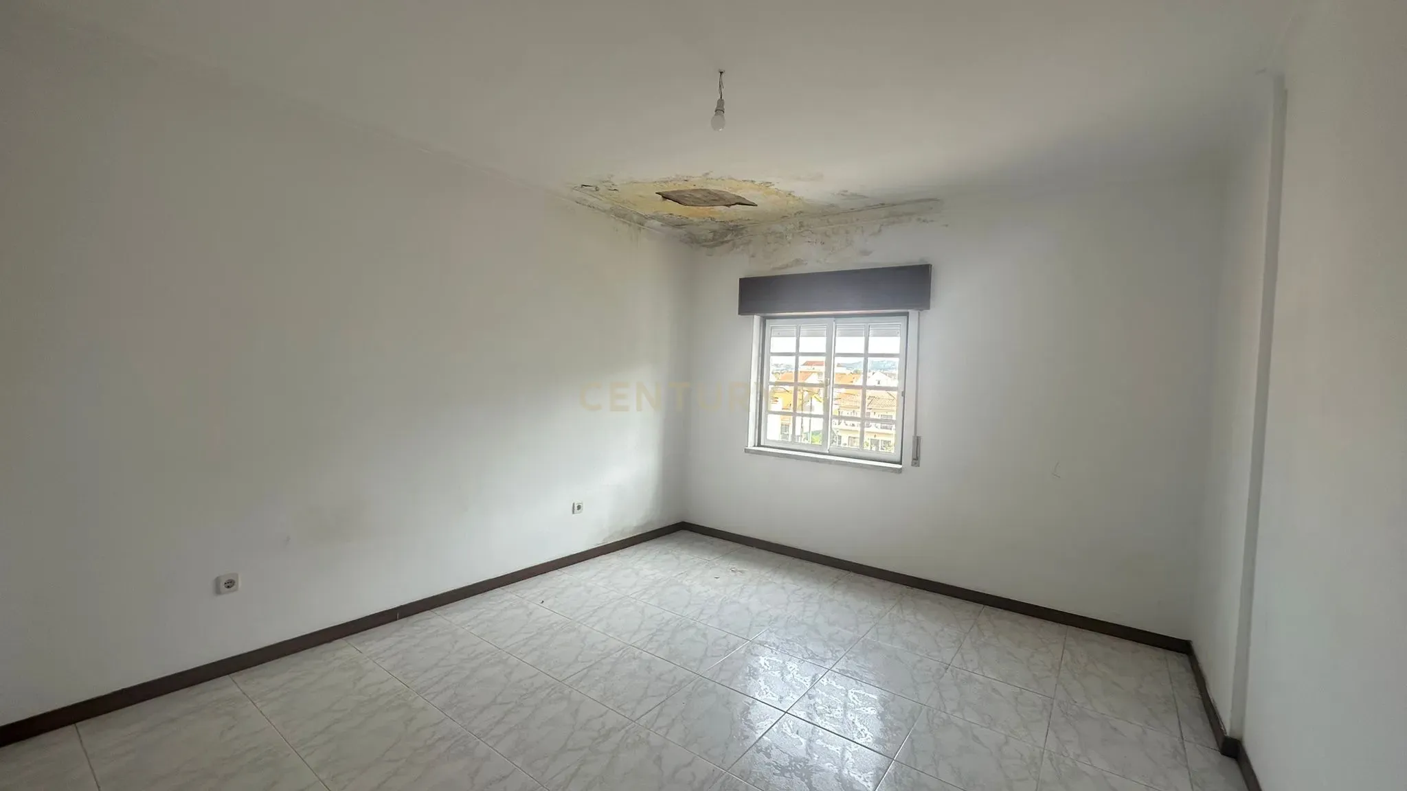Apartamento T2 com Varanda, na Quinta do Conde - Image 23