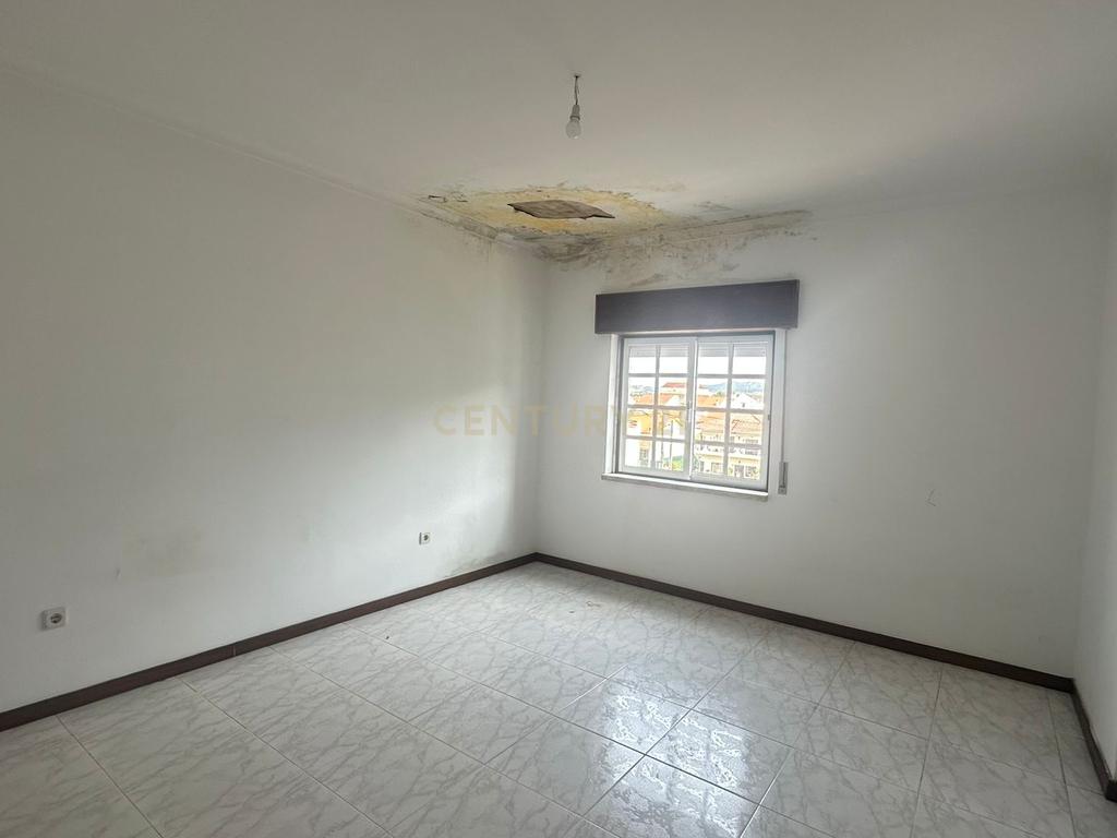 Apartamento T2 com Varanda, na Quinta do Conde - Image 23