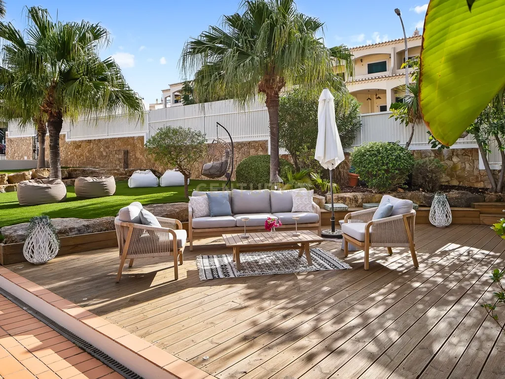 Moradia T4 em Ferragudo, próxima a praias, com Piscina aquecida, Bar e Lounge Exterior - Image 14
