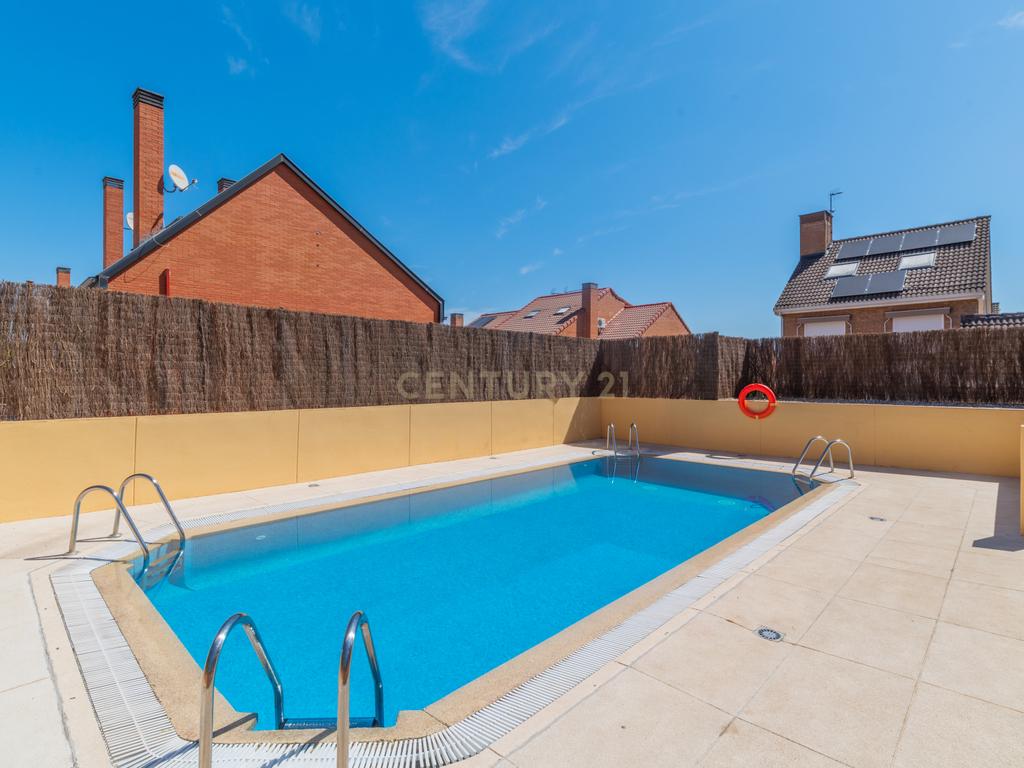 Chalet adosado con jardín en calle Unicornio, Aravaca - Image 41