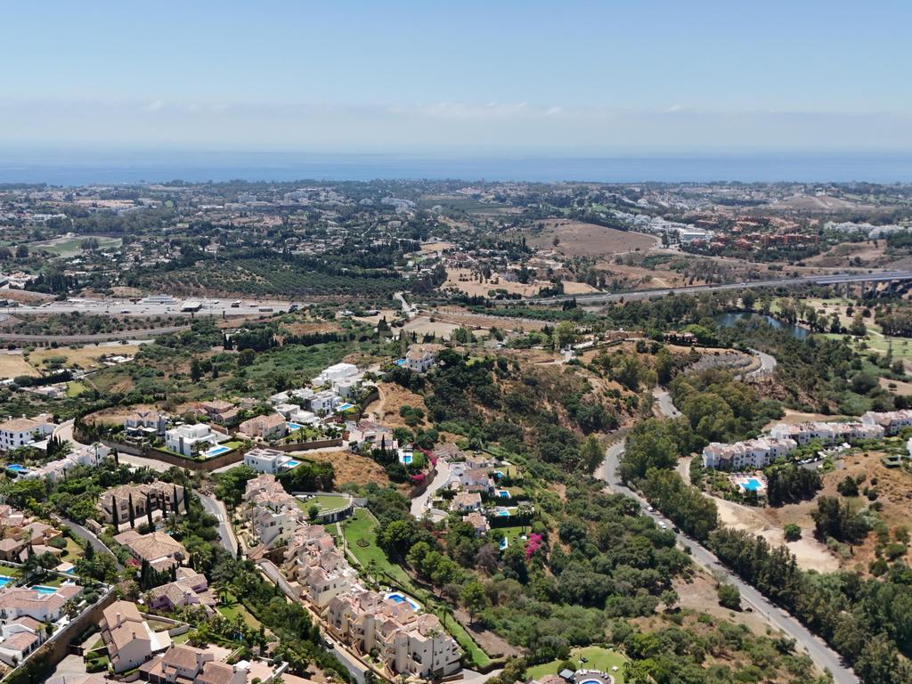 Terreno Exclusivo no Ponto Mais Alto de Los Almendros, Benahavís – 7000 m² com Vista Panorâmica para o Mar e o Golfe - Image 6