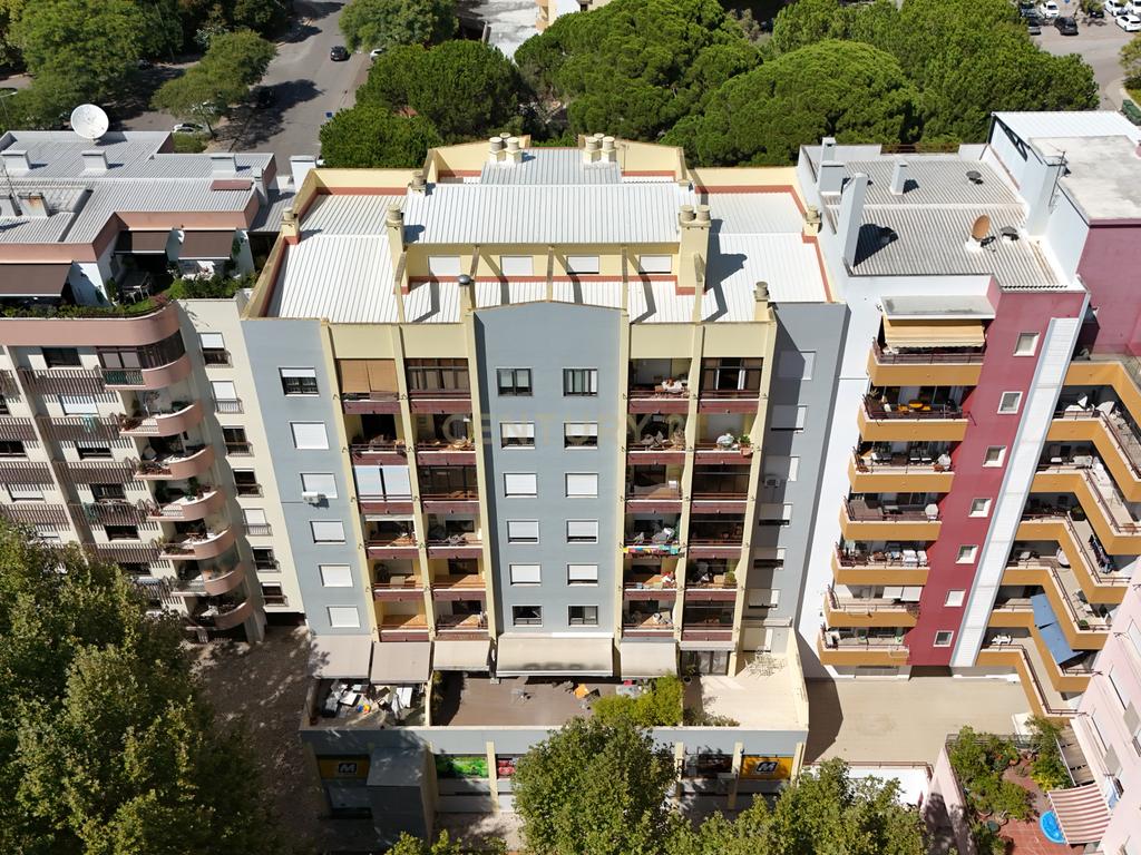 Luxuoso Apartamento T2, Totalmente Remodelado, em Vanicelos, em Setúbal - Image 11