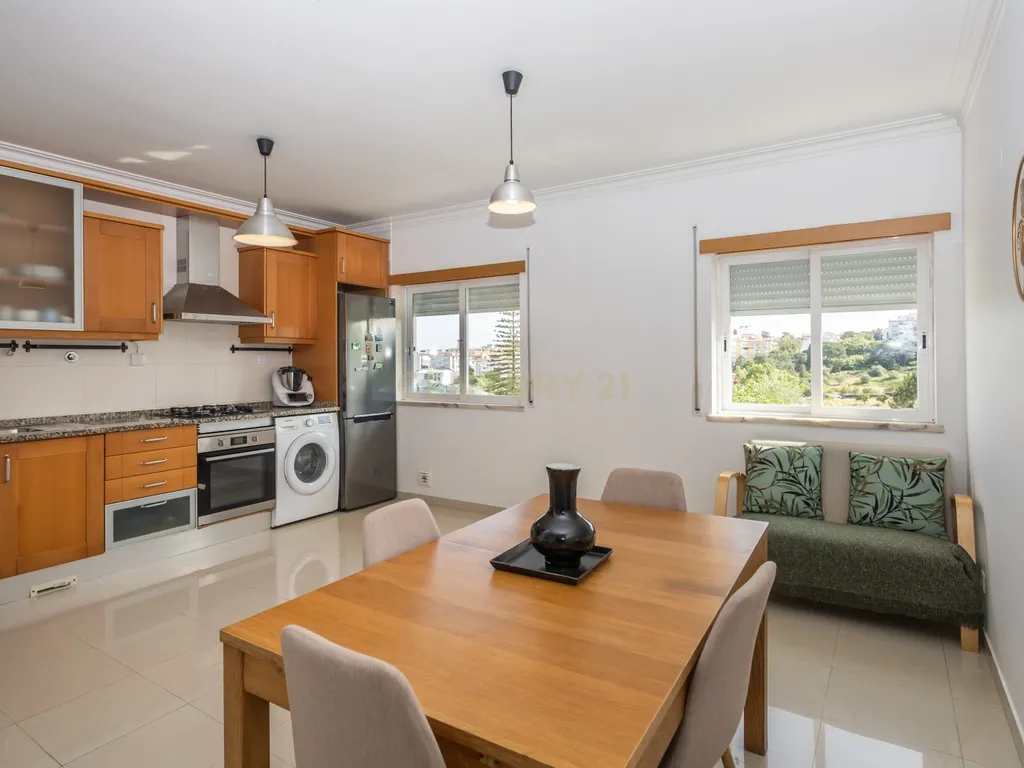 Apartamento T1+1 - Sobreda - Image 1