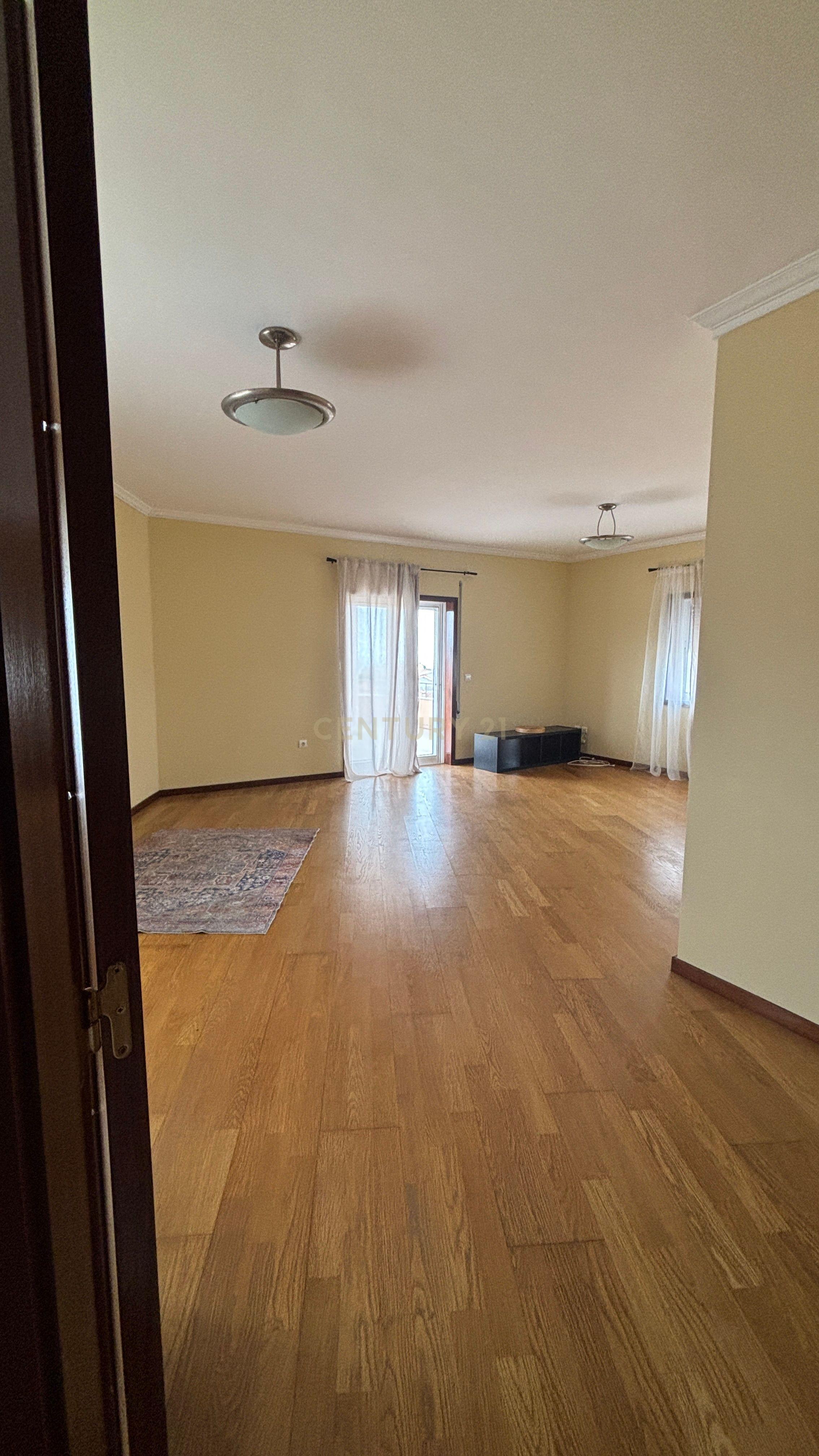 Fotografia 11 de Apartamento T3 no Último Piso com Terraço e Garagem – A Apenas 750 Metros da Praia
