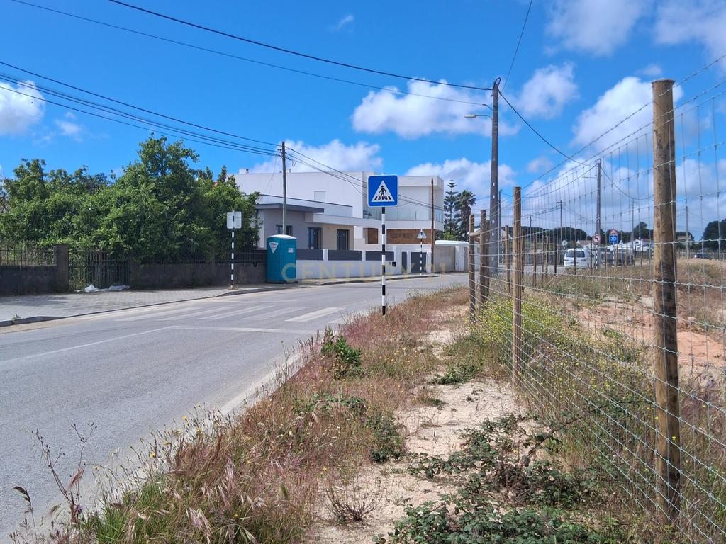 Terreno urbano em gaveto na rua Fernão Magalhães, Pinhal do General. - Image 8