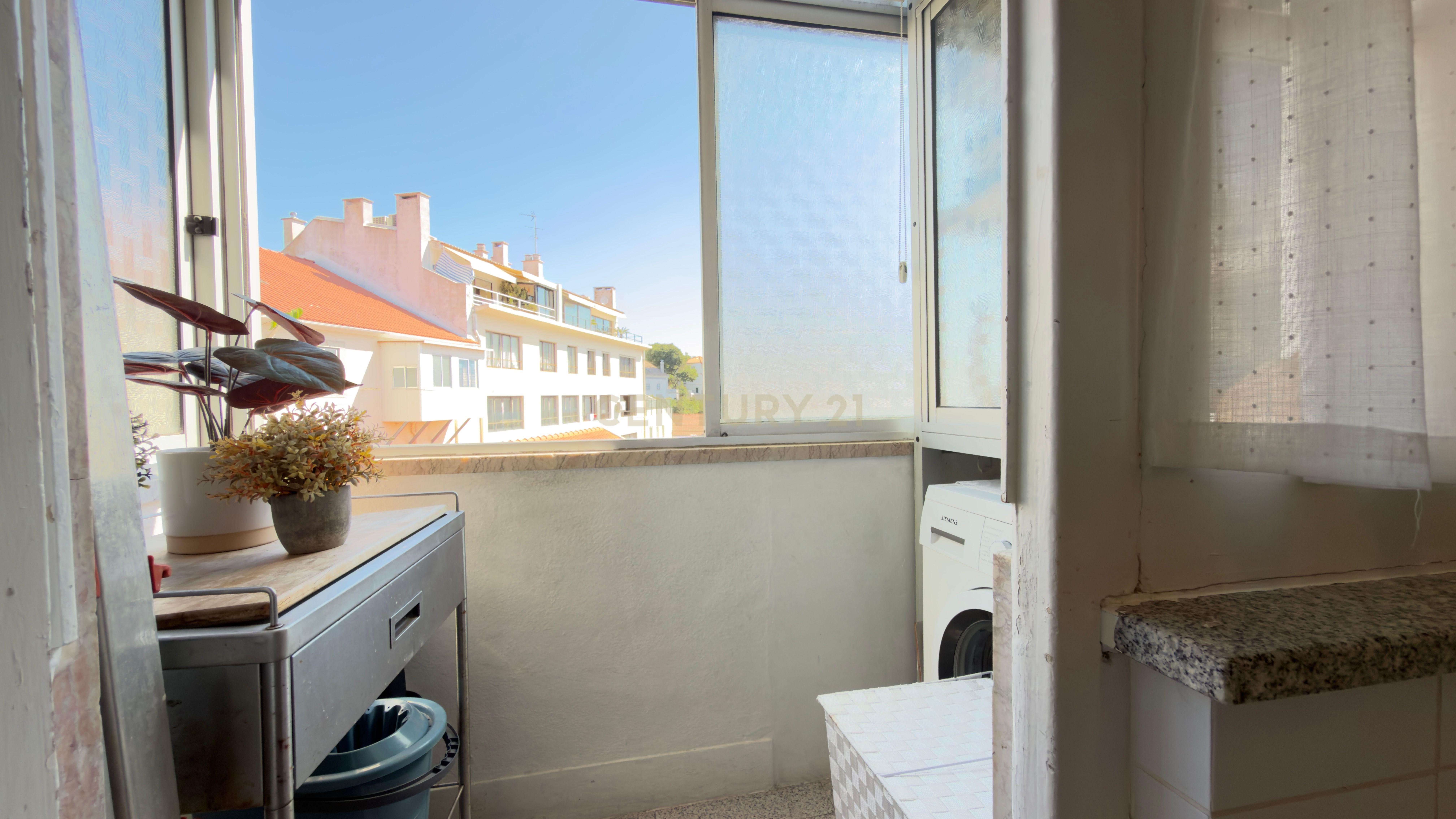 Fotografia 9 de Apartamento T2 para remodelar com vista para o Convento de São Vicente
