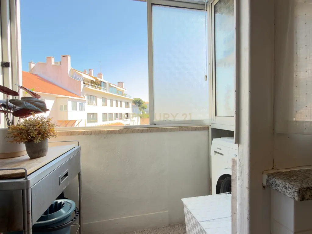 Apartamento T2 para remodelar com vista para o Convento de São Vicente - Image 9