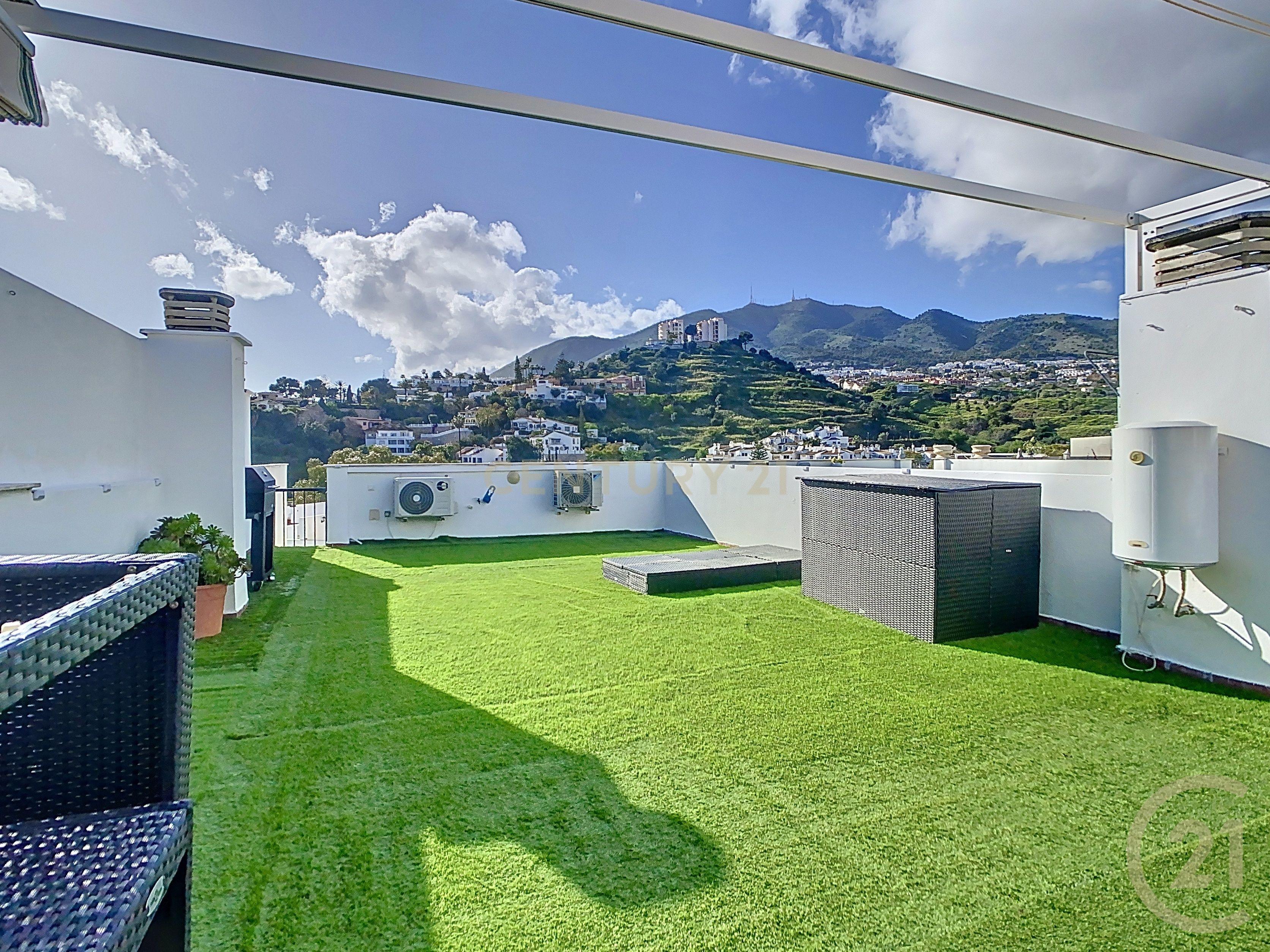 Apartamento Renovado com Vista Panorâmica em Málaga - Image 3