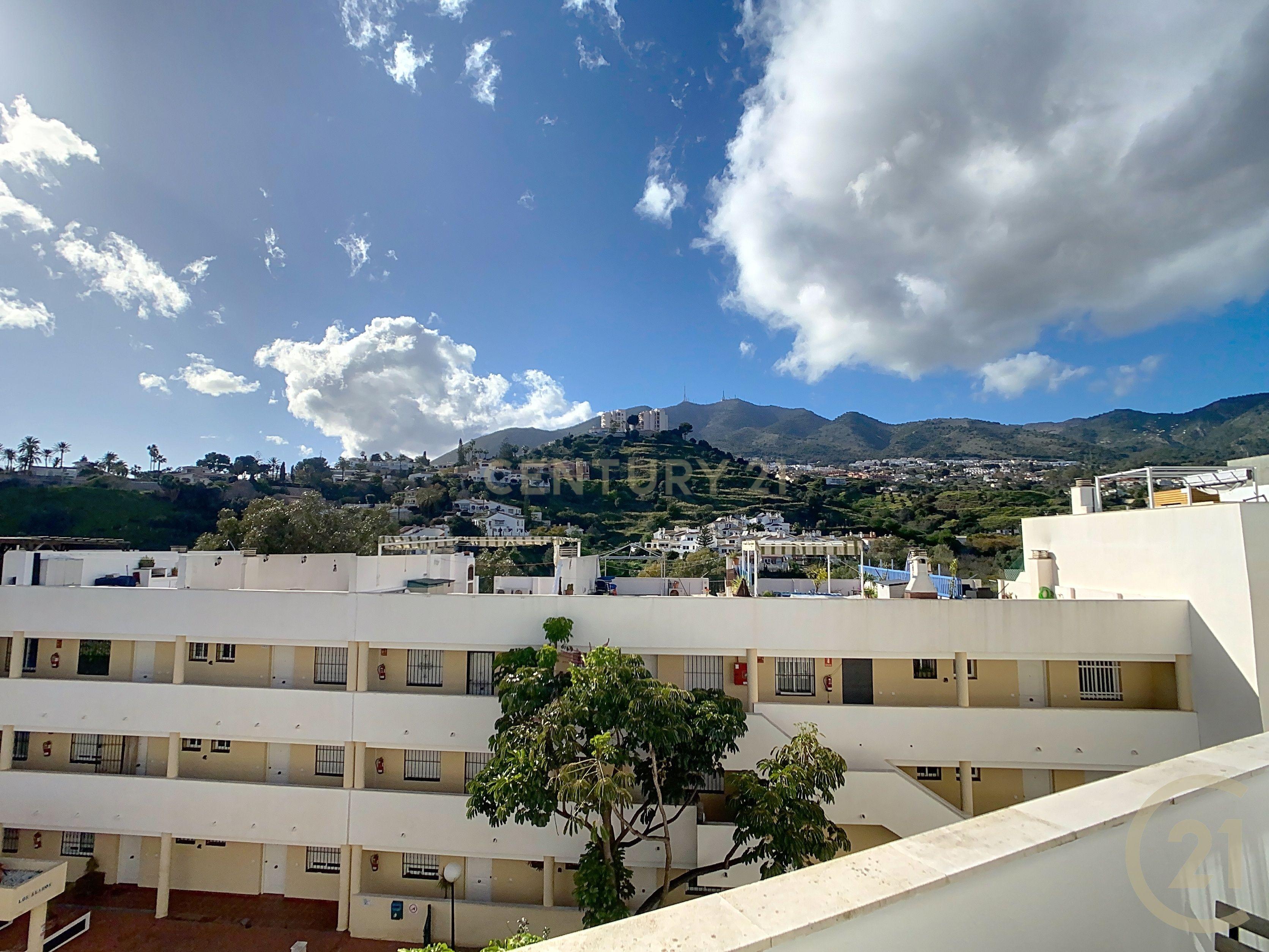 Apartamento Renovado com Vista Panorâmica em Málaga - Image 5