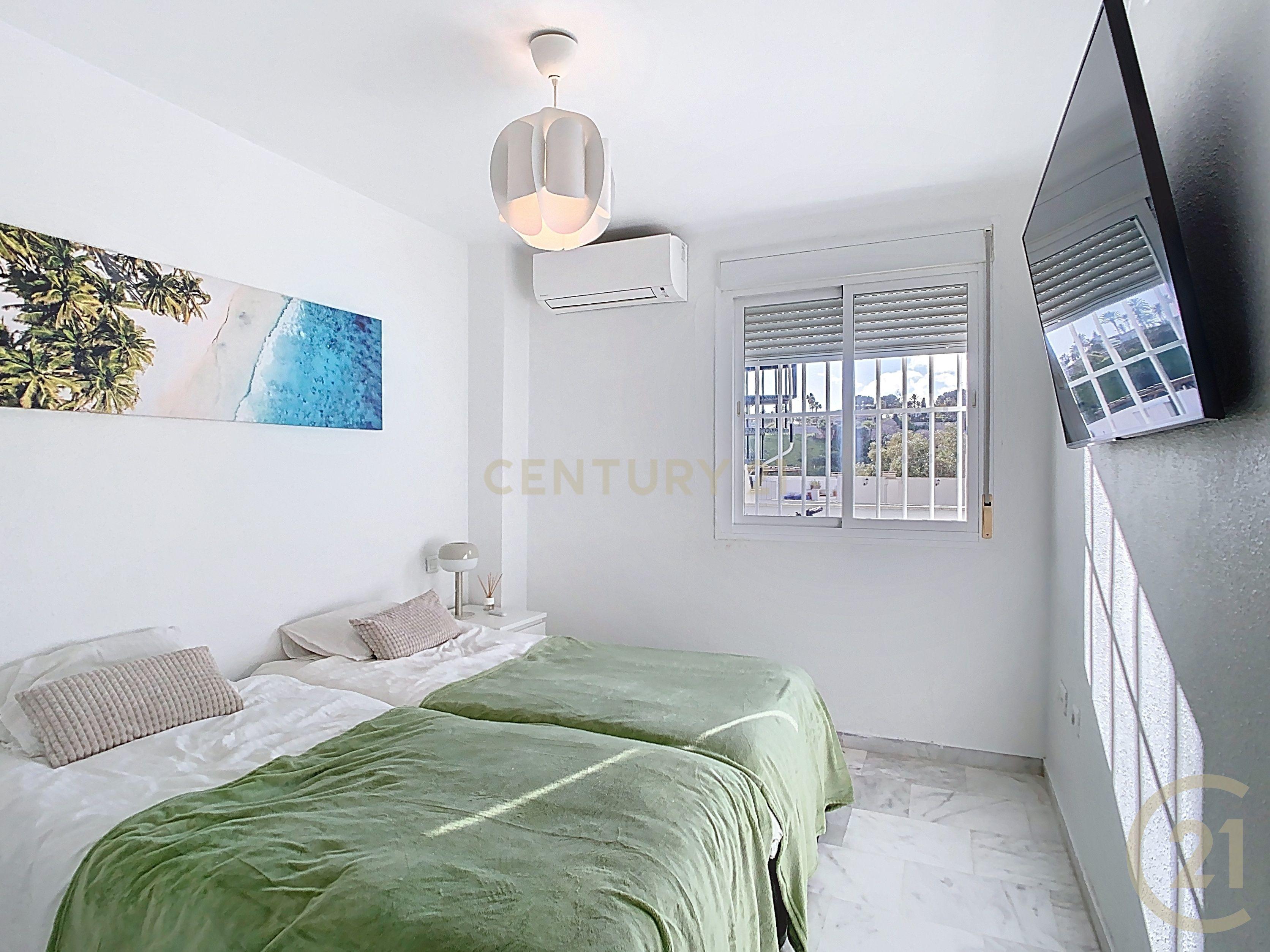 Apartamento Renovado com Vista Panorâmica em Málaga - Image 9