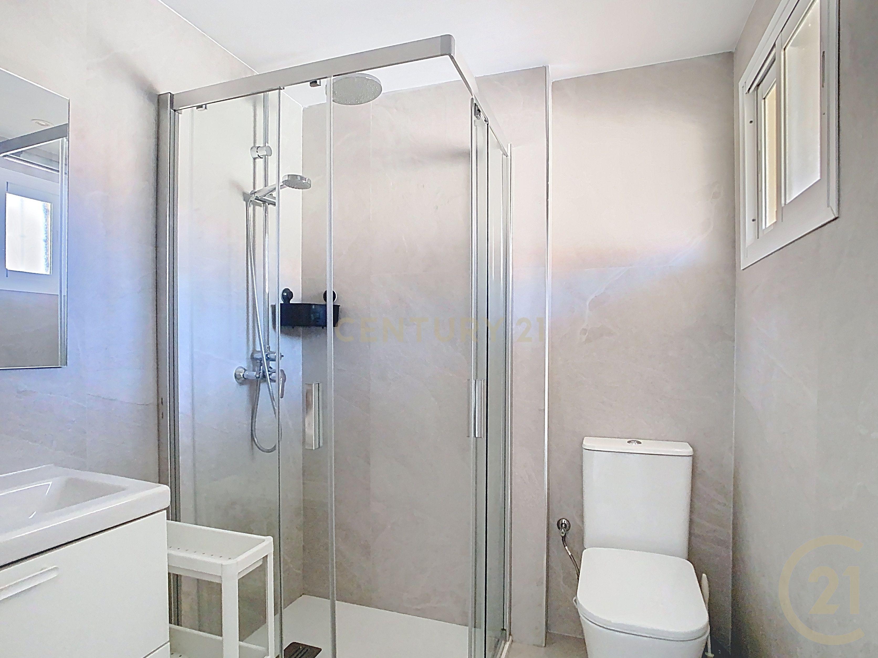 Apartamento Renovado com Vista Panorâmica em Málaga - Image 6