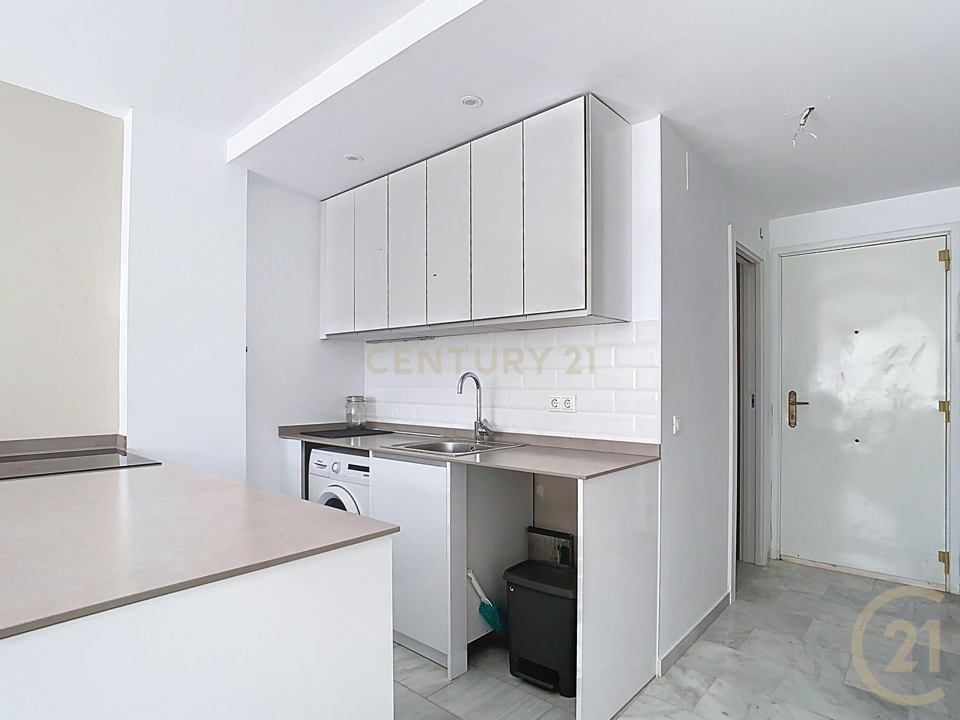 Apartamento Renovado com Vista Panorâmica em Málaga - Image 8