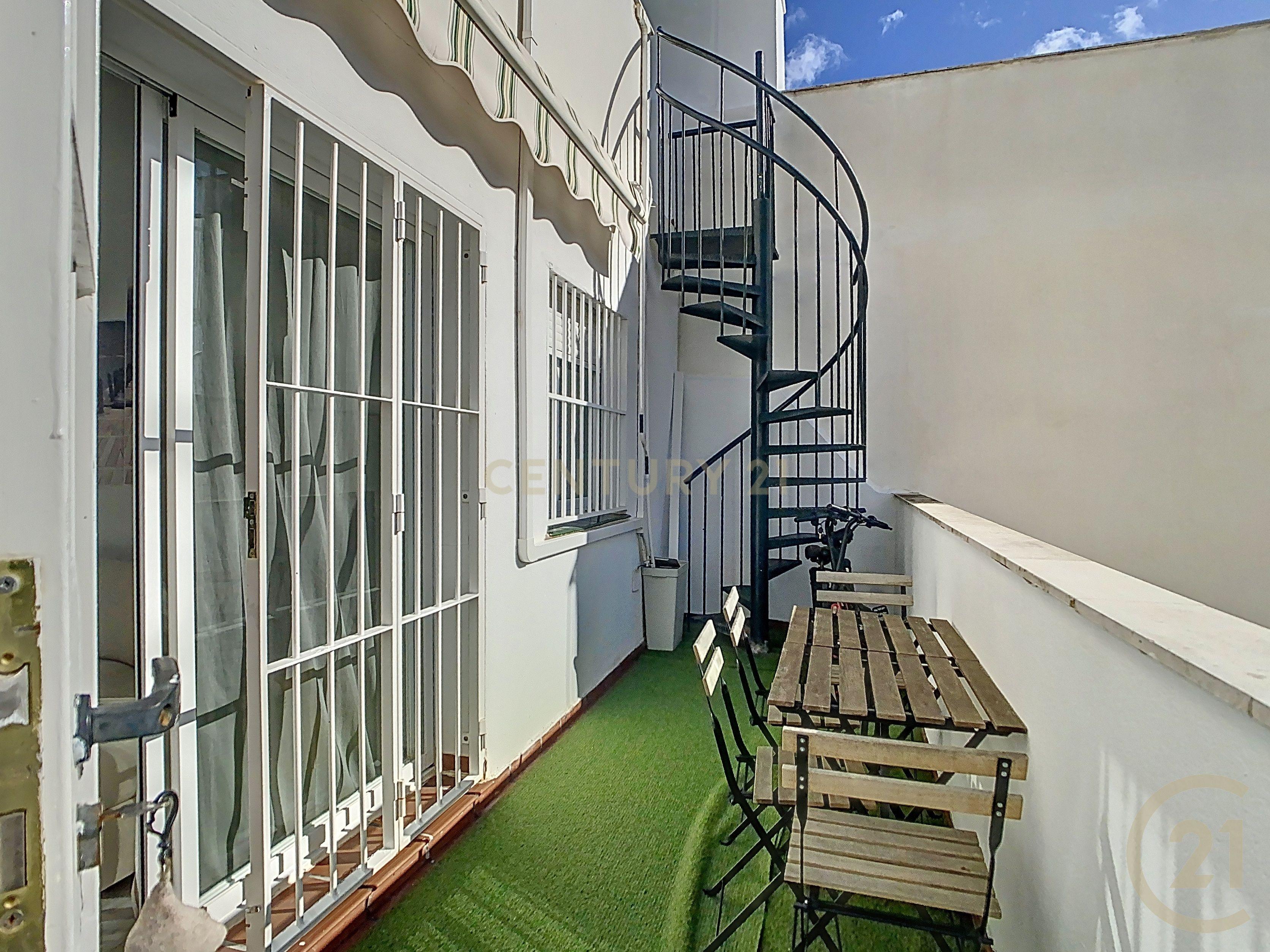 Apartamento Renovado com Vista Panorâmica em Málaga - Image 15