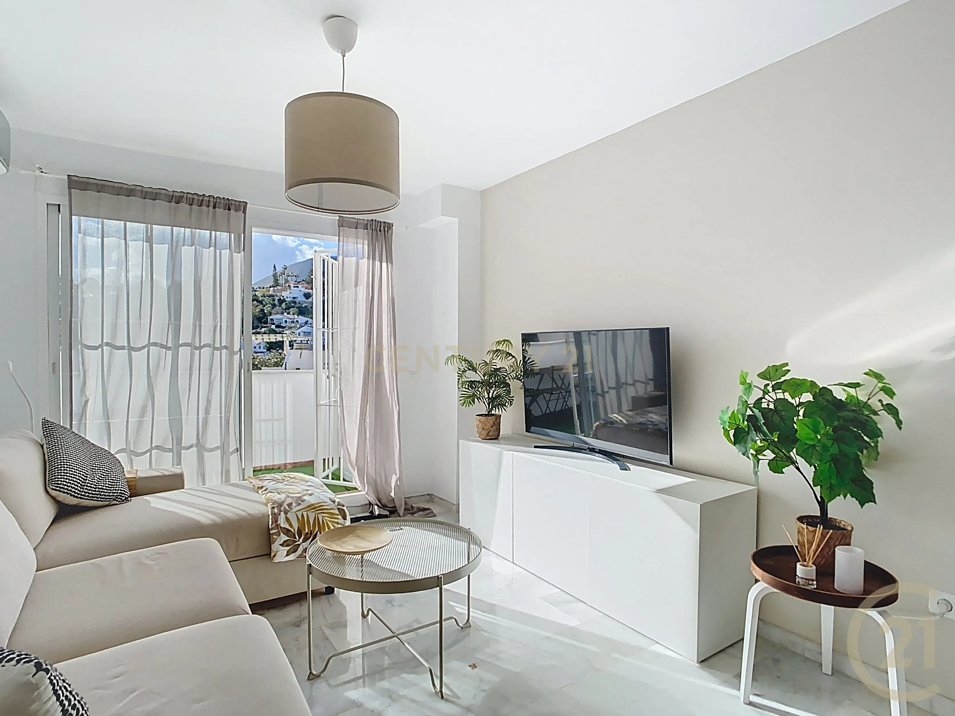 Apartamento Renovado com Vista Panorâmica em Málaga - Image 22