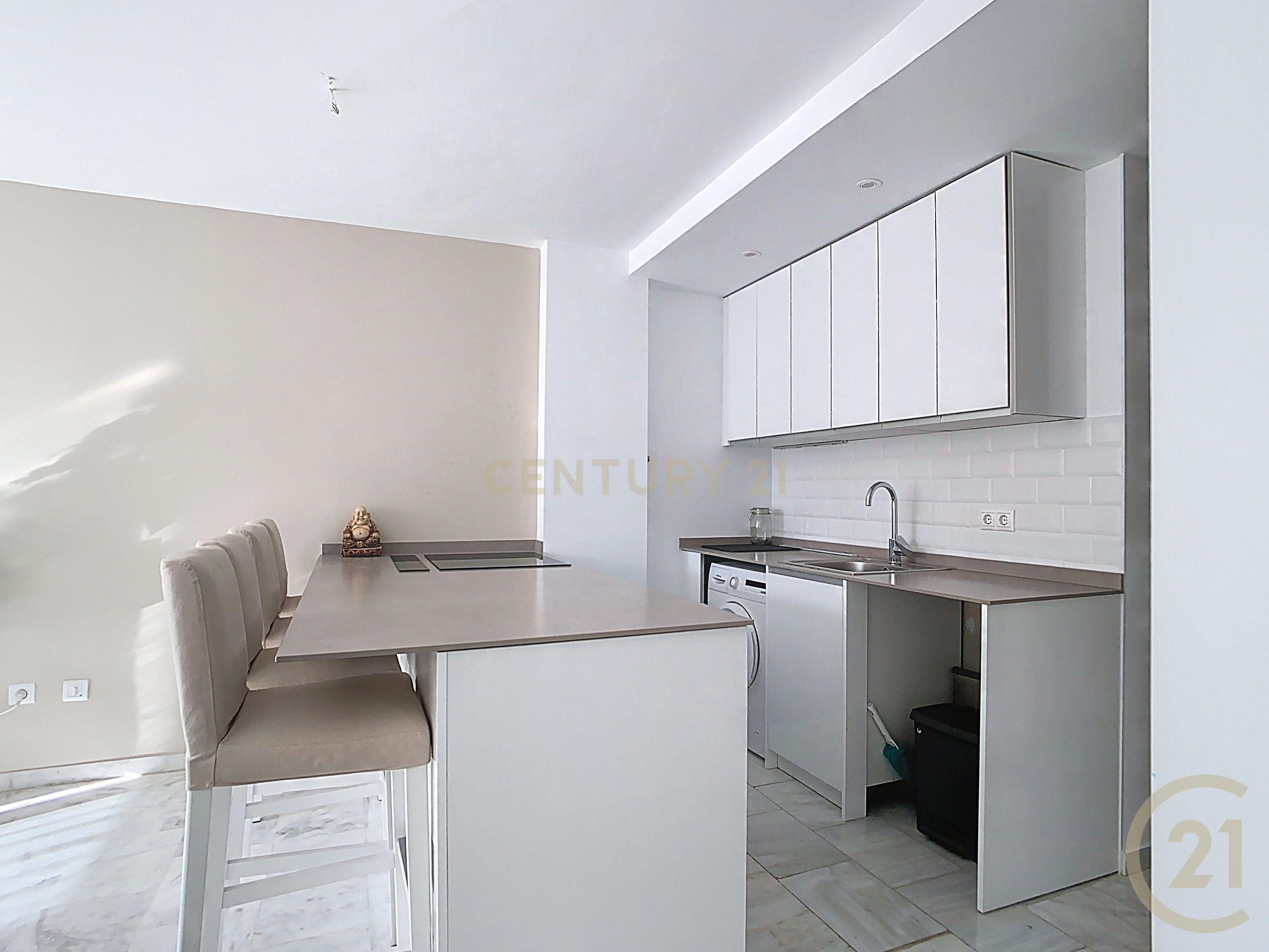 Apartamento Renovado com Vista Panorâmica em Málaga - Image 23