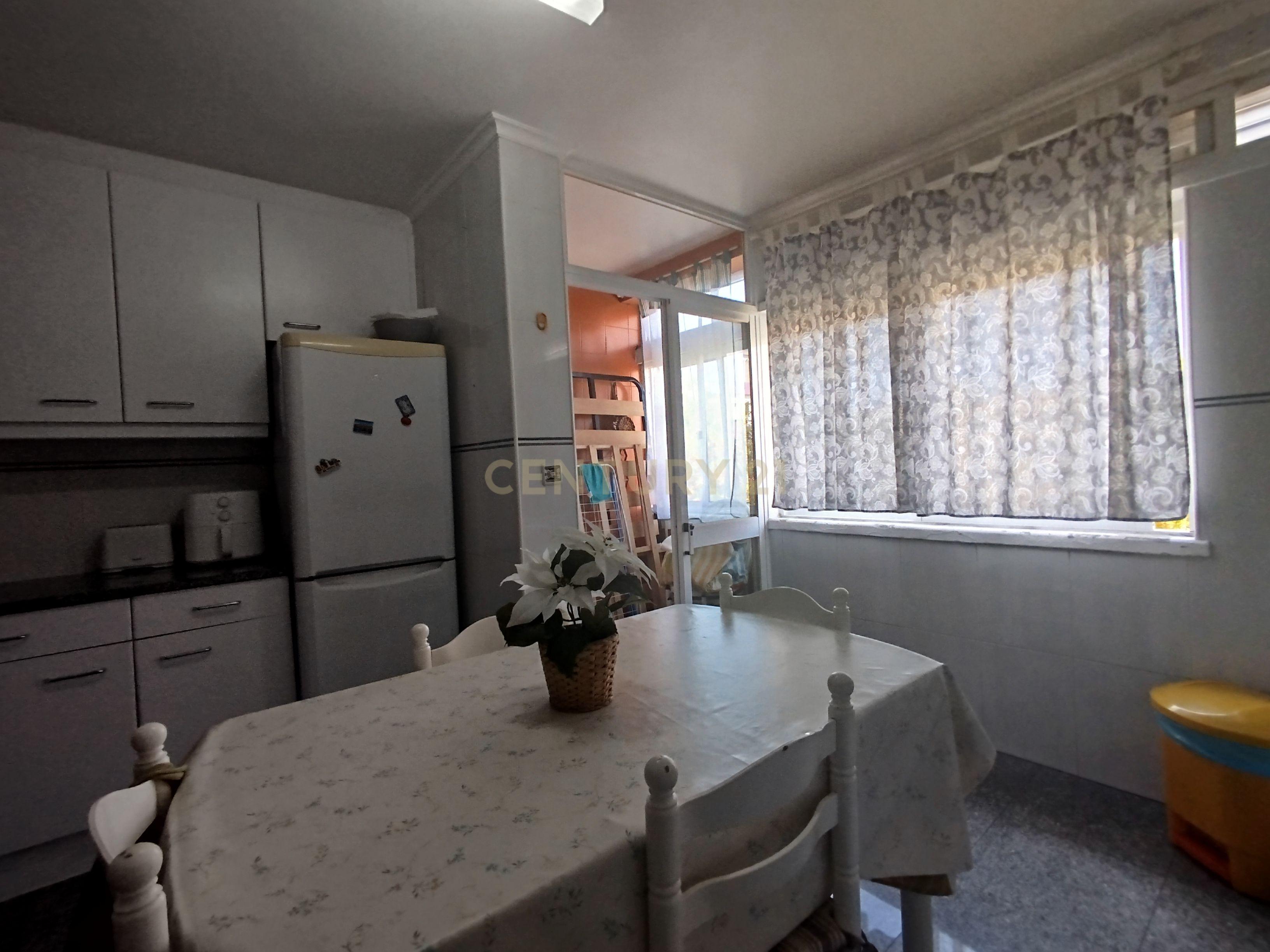 Fotografia 4 de Apartamento T3 com Excelente Exposição Solar, Arrecadação e Ótima Localização no Monte da Caparica