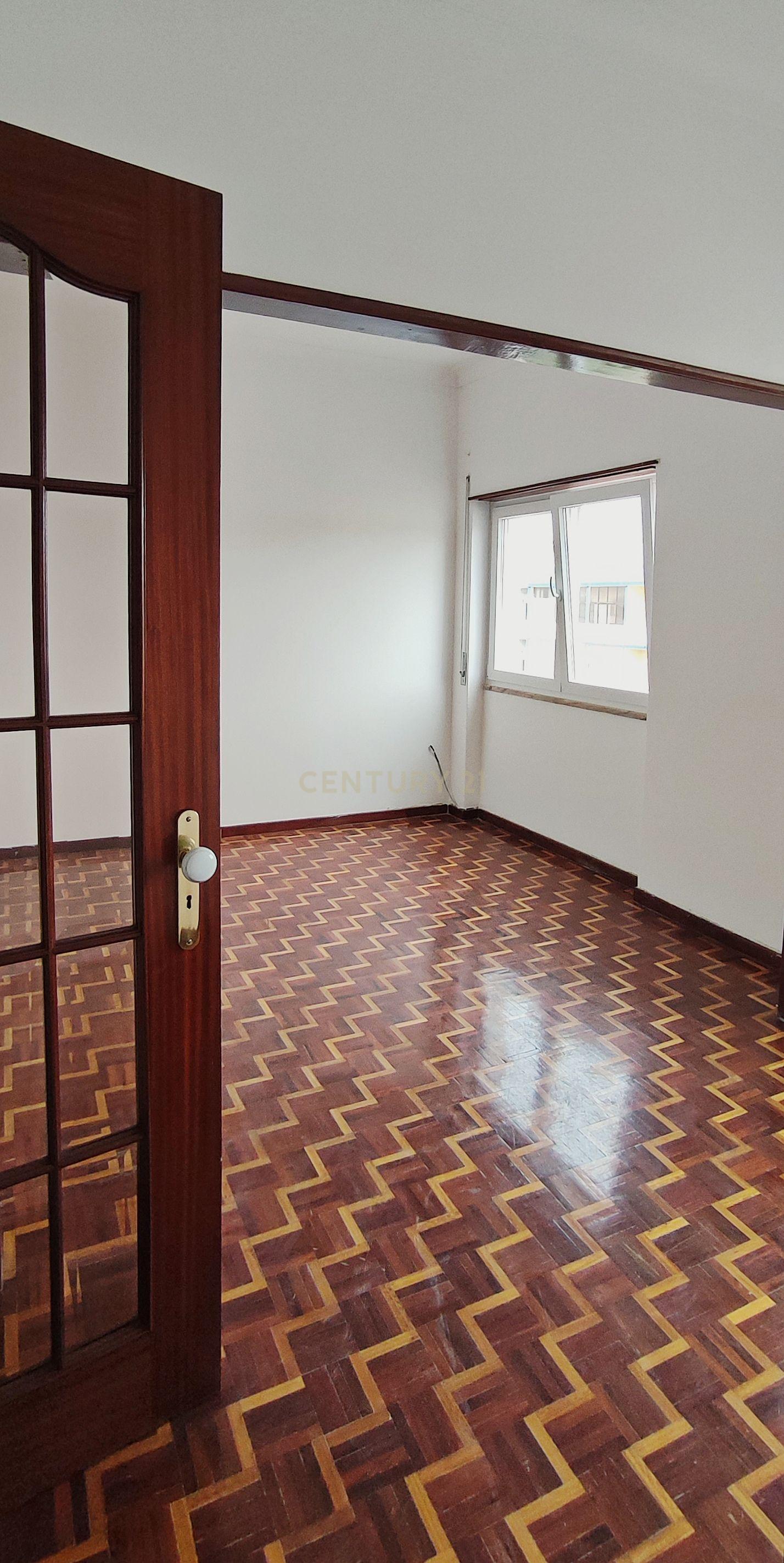 Apartamento T2 Centro Barreiro - Image 5