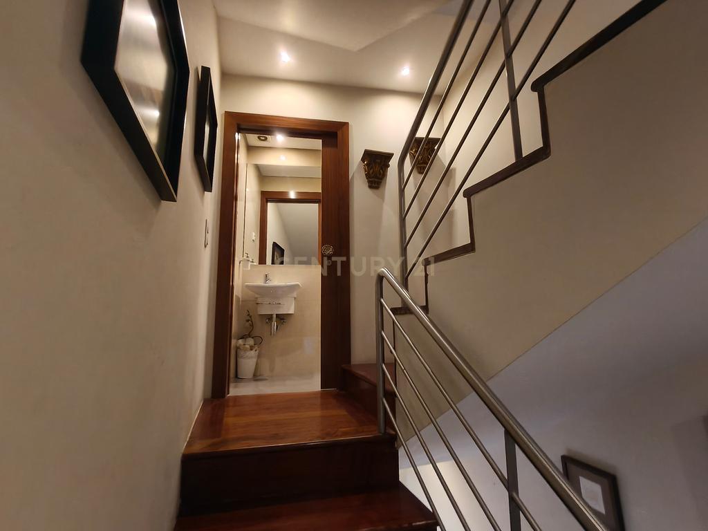 Apartamento T2 com varandas, mobilado no centro do Porto - Image 7