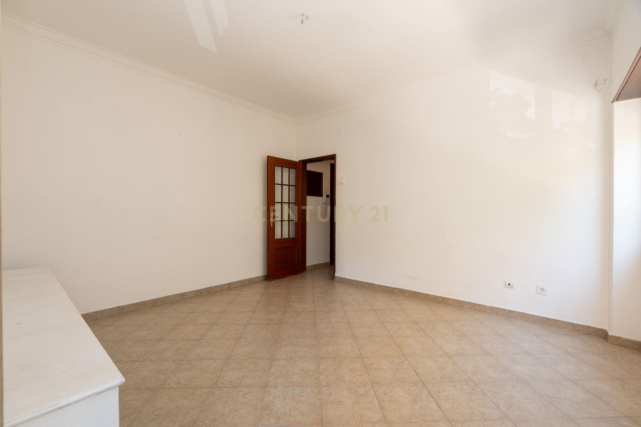 Fotografia 4 de T3+1  com Terraço e Varanda na Cova da Piedade | Excelente Localização