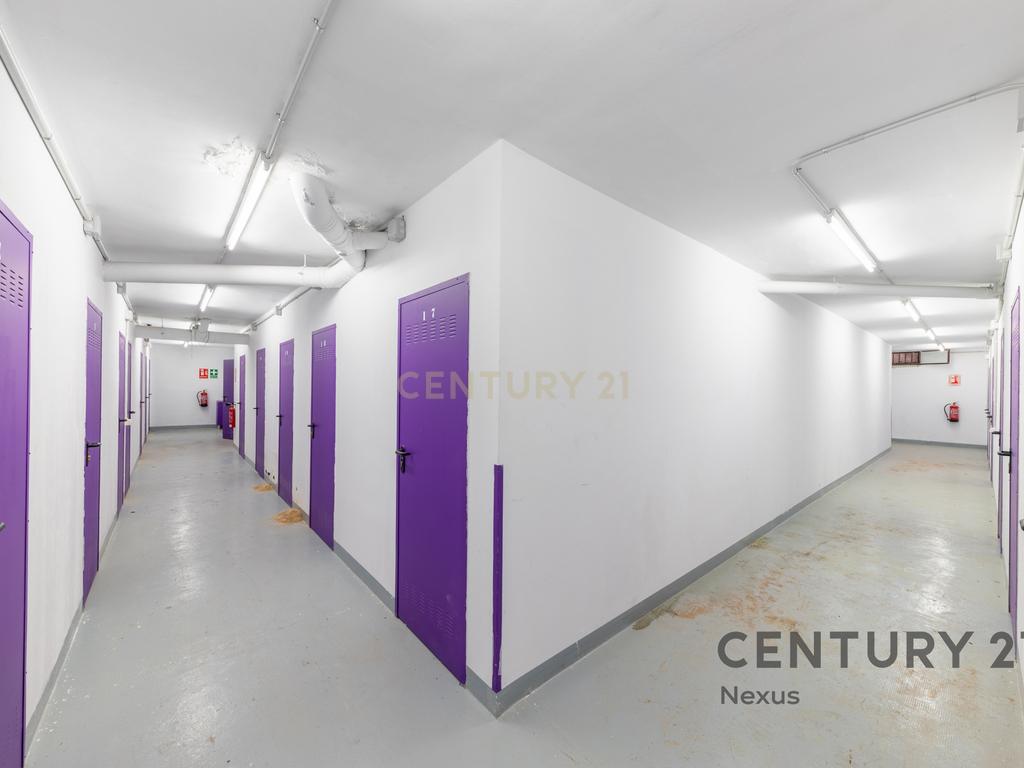 Oportunidade de Investimento em Mataró: Espaço com 21 Arrecadações - Image 4