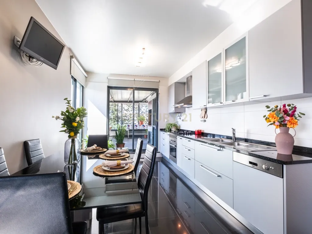 Penthouse com Vista Mar em Funchal, Madeira - Image 27