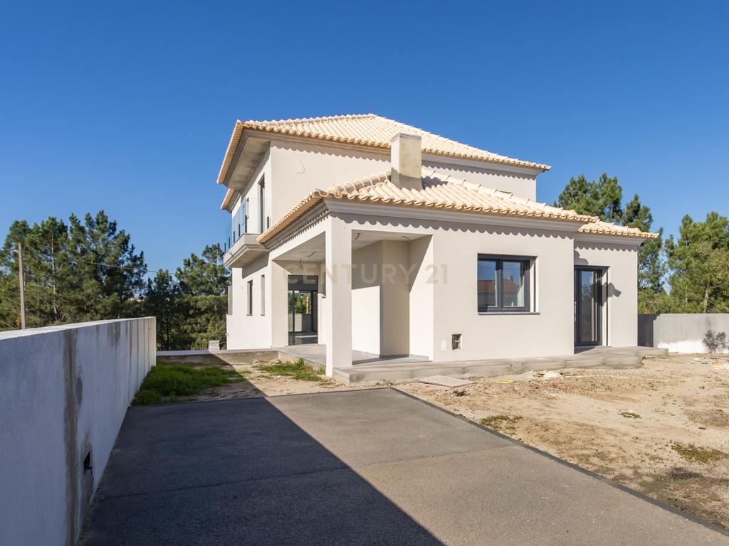 Carisma e boas áreas na sua Moradia Nova T4 Suites!!! no Pinhal do General - Image 1