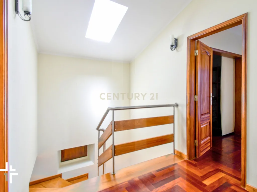 Moradia T2 com Jardim e Alpendres Exclusivos | São Pedro do Estoril - Image 45