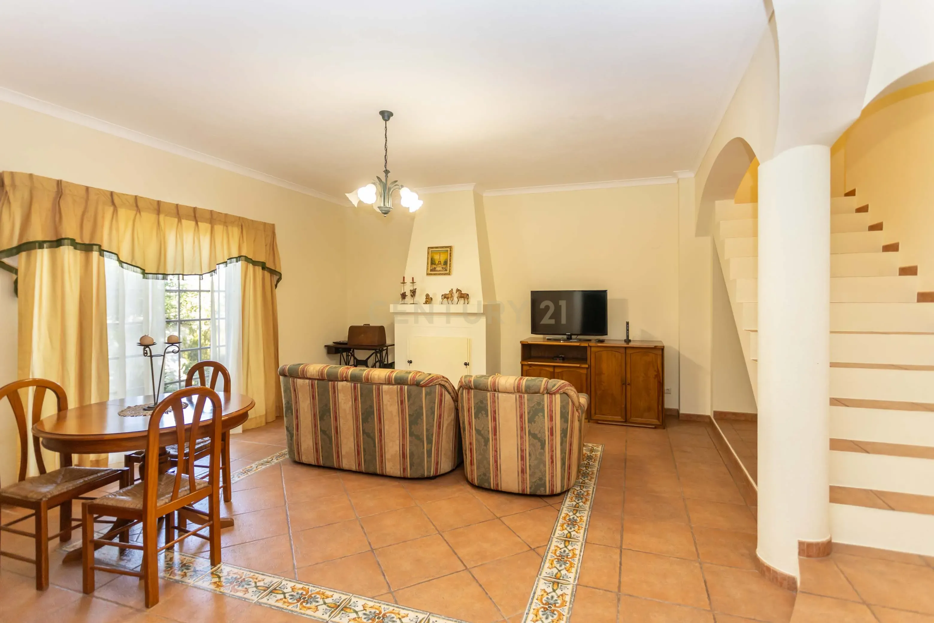 Moradia T4 Isolada em Fernão Ferro (Redondos). - Image 31