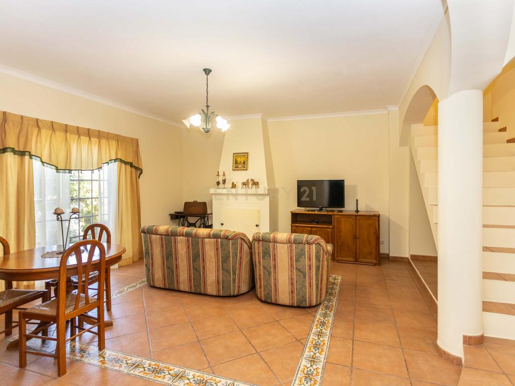 Moradia T4 Isolada em Fernão Ferro (Redondos). - Image 31