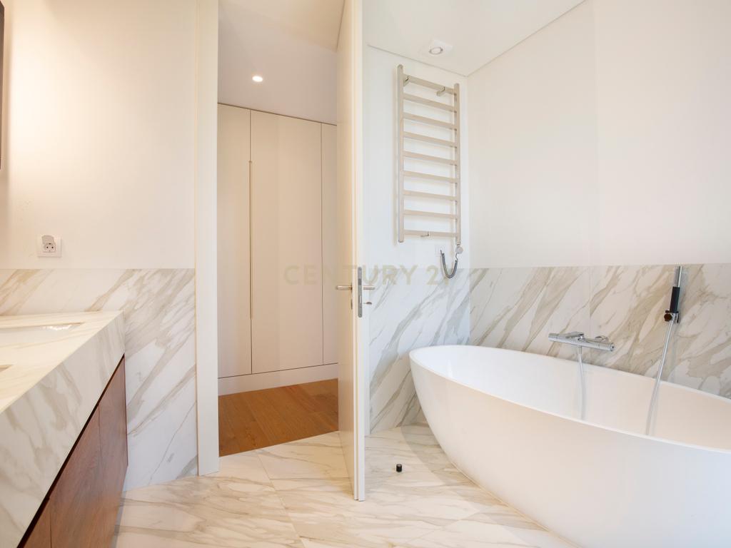 Moradia T5 no Bloom Marinha - Image 26