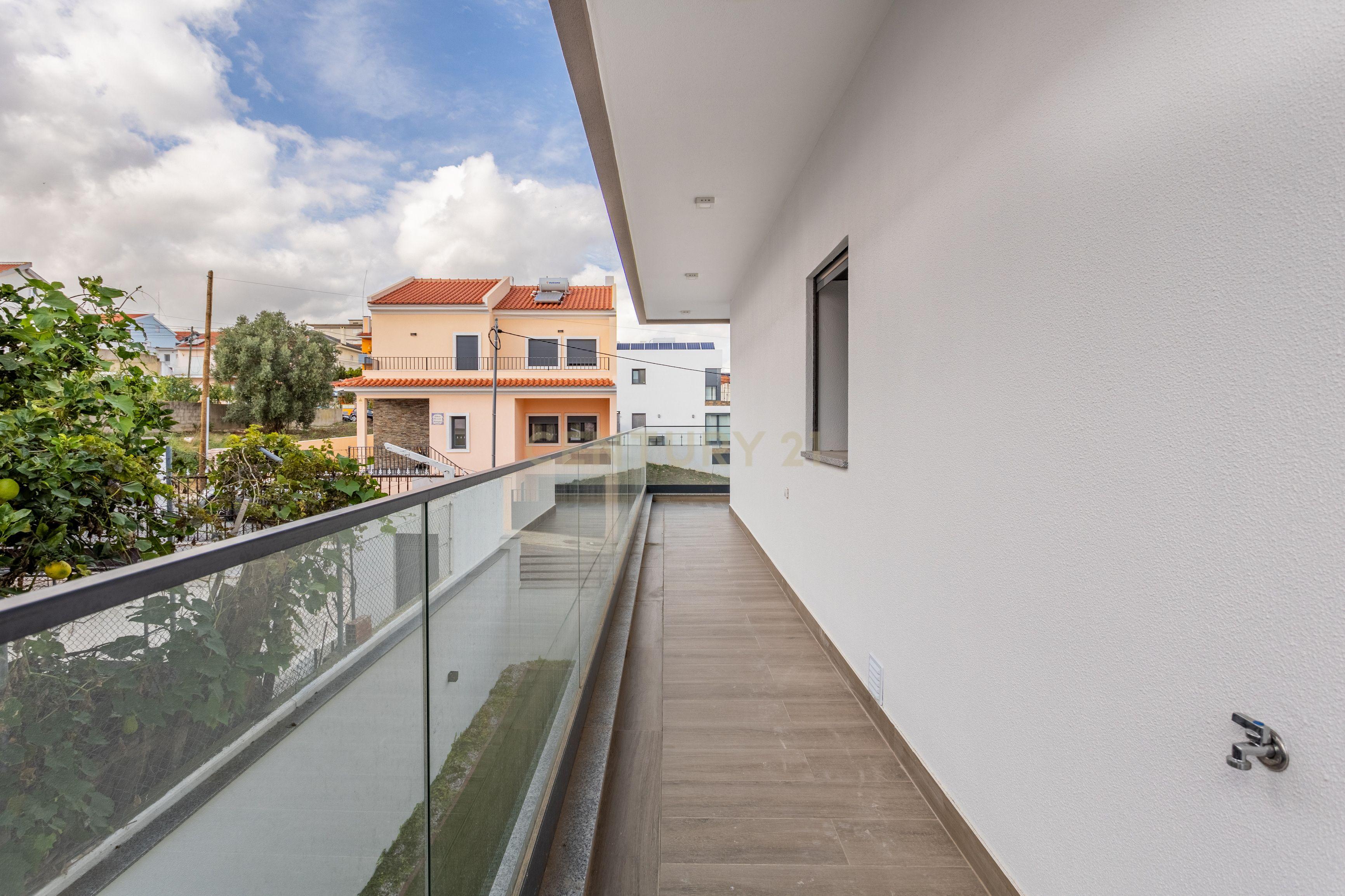 Moradia de luxo V4 no Bairro das Maroitas, São João da Talha - Image 33
