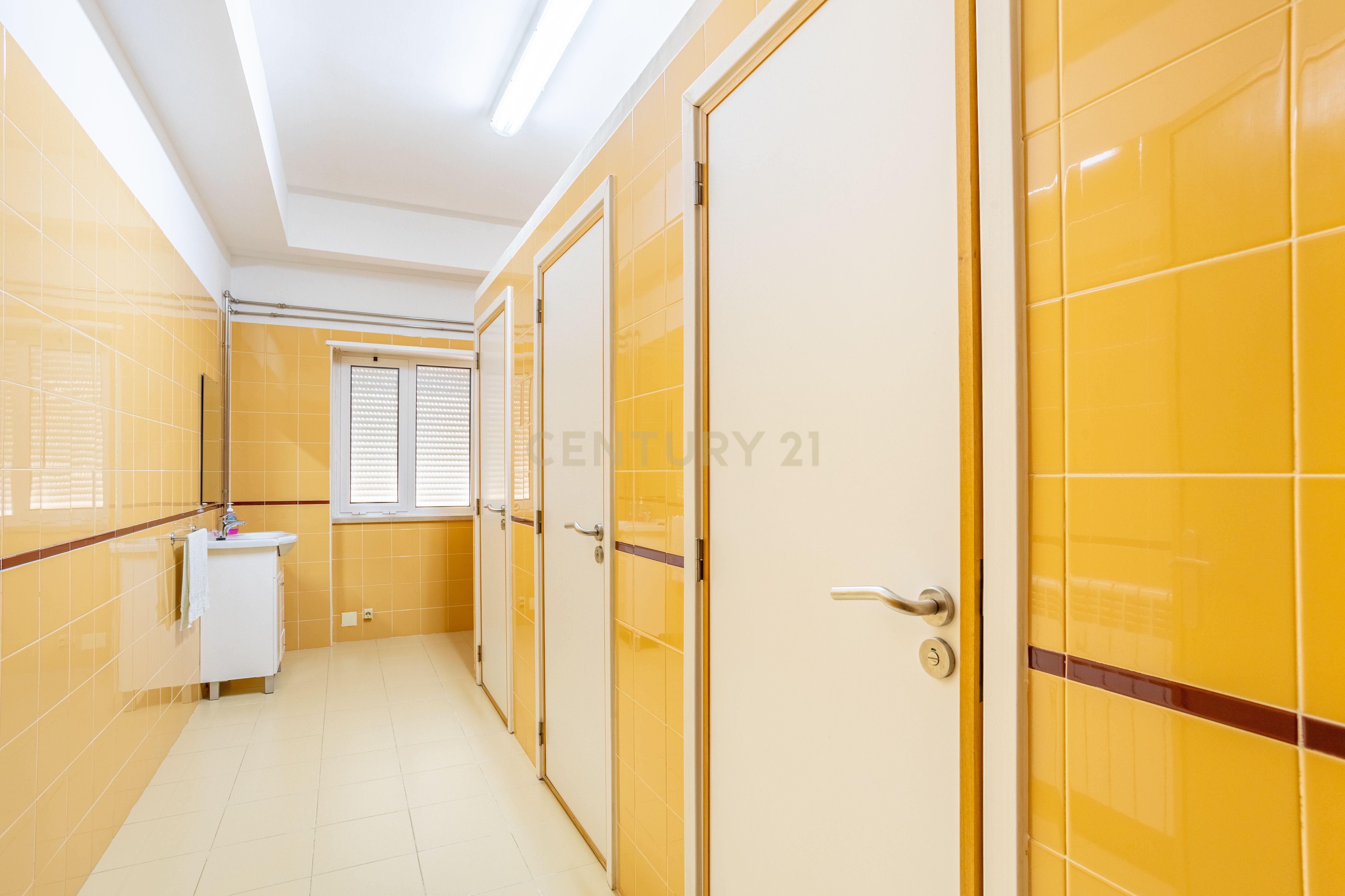 Prédio no Centro de Portalegre para investimento - Image 37