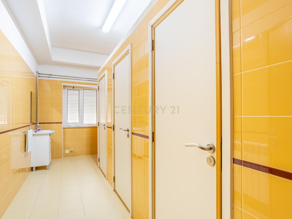 Prédio no Centro de Portalegre para investimento - Image 37